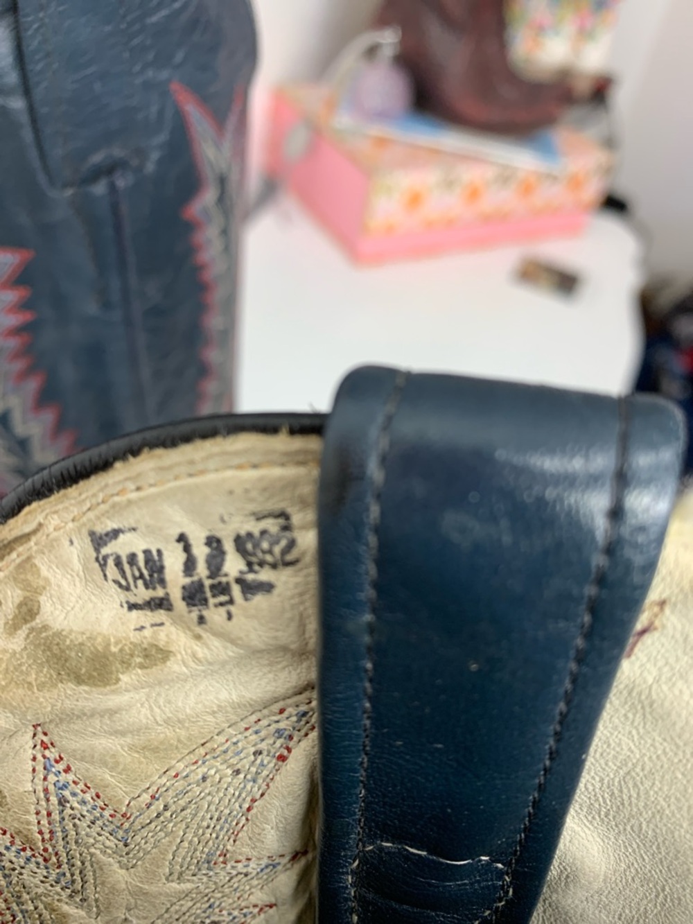 Two-Tone Vintage Western Boots - Picture 7 of 9